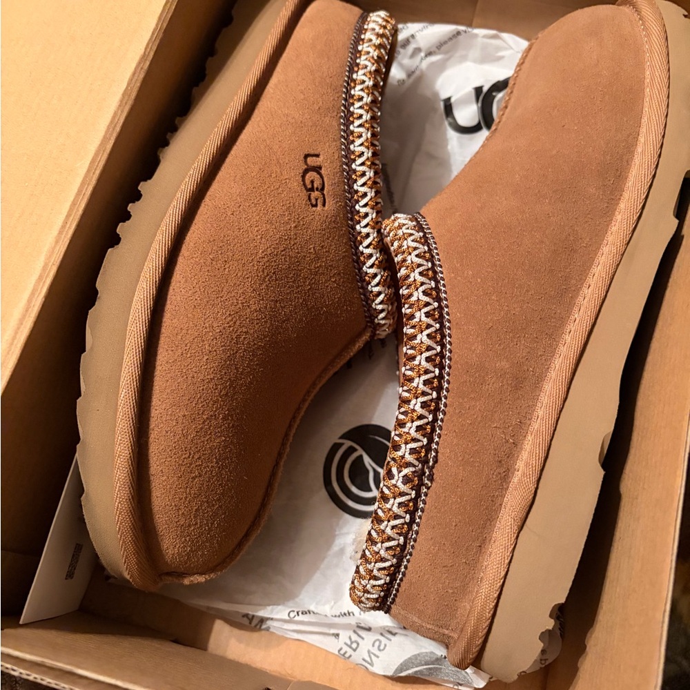 Ugg Tasman - PRICE IS FIRM